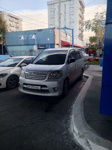 runx alex: Toyota Noah: 2003 г., 2 л, Автомат, Бензин, Минивэн