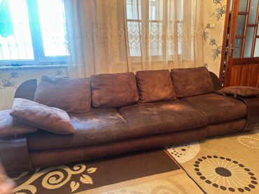 Kreslolar: Künc divan, İşlənmiş