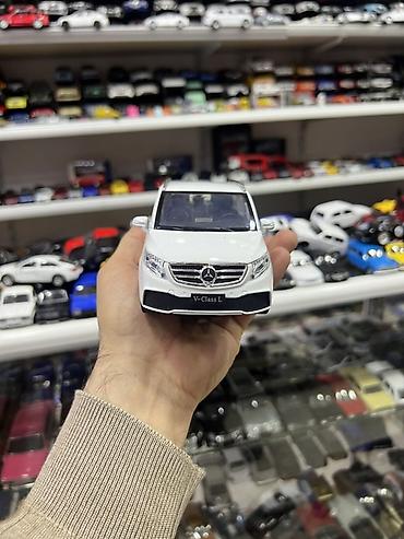 İncəsənət və kolleksiyalar: Mercedes‑Benz V‑Class L V260L metal kolleksiya modeli - Miqyas — 2