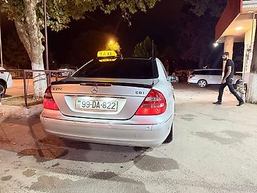 kiya sed: Mercedes-Benz E 270: 2.7 l | 2002 il Sedan — 4