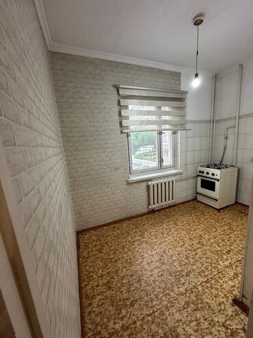 купить квартиру в 10 микрорайоне: 1 бөлмө, 33 кв. м, 105-серия, 2 кабат, Косметикалык ремонт
