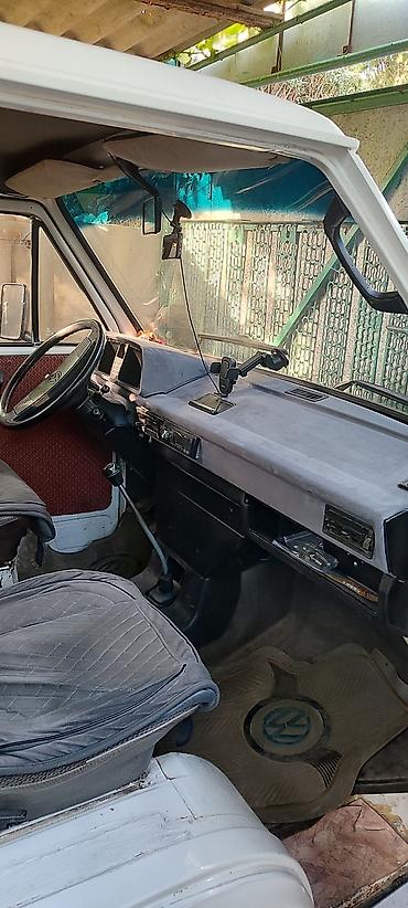 Транспорт: Volkswagen Transporter: 1984 г., 1.8 л, Бензин, Фургон — 10