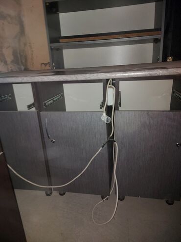 qaş stolu: Qadin salon uçun 3 stol ve 2 manikur ucun