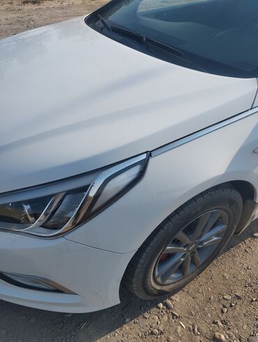 какие машины входят в комфорт яндекс такси в бишкеке: Белый седан Hyundai Sonata с четырехдверным кузовом, идеально