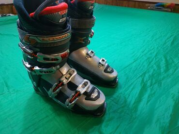 комплект лыж: Продаю комплект лыж и ботинок(42,5 ; 43), в хорошем состоянии