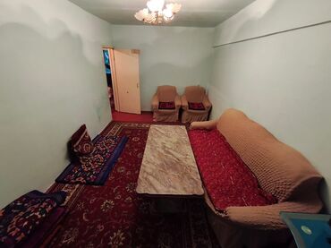 продаю дом бишкек центр: 3 комнаты, 66 м², 105 серия, 2 этаж, Старый ремонт