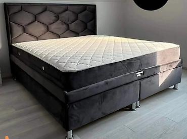 sofa za terasu: Boxspring bračni krevet sa visokim tapaciranim uzglavljem - Tip — 1
