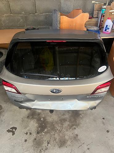 субару аксессуары: Накладка крышки багажника Subaru, 2018 г., Б/у, Оригинал — 2