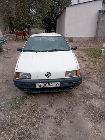 Volkswagen: Volkswagen Passat: 1989 г., Седан — 4