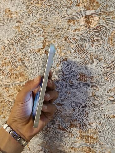 Apple iPhone: IPhone 16, Ağ, Face ID — 2