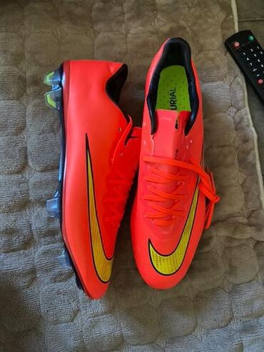 kaciga i naocare za skijanje: Toop, Nike Mercurial Vapor x iz 2014 godine sa Svetskog prvenstva u