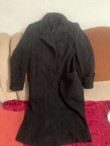 пальто черное: Пальто, Классика, Осень-весна, По колено, Приталенная модель