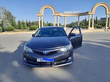 Toyota: Toyota Camry SE sedan - Korpus: sedan, qrafit/boz rəng - — 2