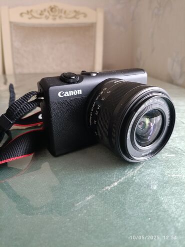 canon 5d mark 1: Canon EOS M200. Cızığı belə yoxdur.Qatlana bilən ekranı və Wifi var