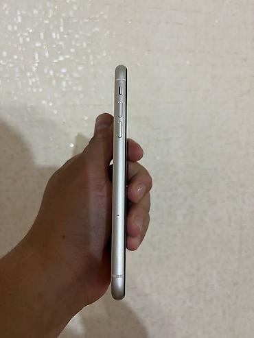Apple iPhone: IPhone 11, белый цвет Ключевые особенности: - Экран 6.1" Liquid — 6