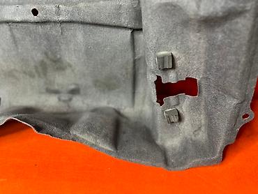 Другие детали кузова: Серая обшивка багажника автомобиля, разработанная для защиты — 2