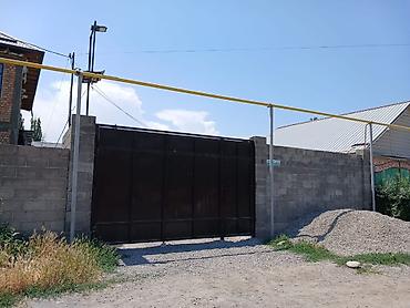 продаю дом в новониколаевке: Сдаю дом 🏠 в Ново-покровке . Три большие комнаты, кухня, ванна — 2