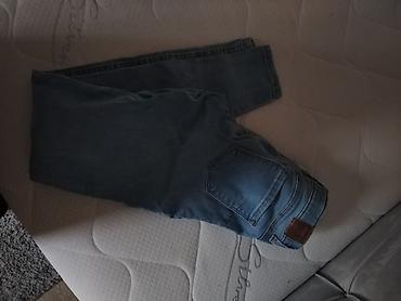 Farmerke: Dve ženske farmerke – različiti modeli i bendovi. 1) Sinsay skinny — 11