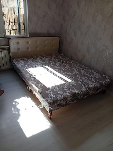 Çarpayılar: İki nəfərlik çarpayı dəsti - Ölçü: təxmini 140–160 sm en, 190–200 sm — 1