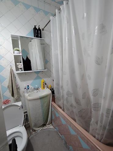 Продажа коттеджей и домов: Продаётся дом с участком 8 соток На участке имеется 2дома, есть газ — 10