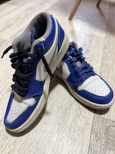 платья 5 лет: Кроссовки Nike Air Jordan 1 Mid (детские/юниорские) - Цвет