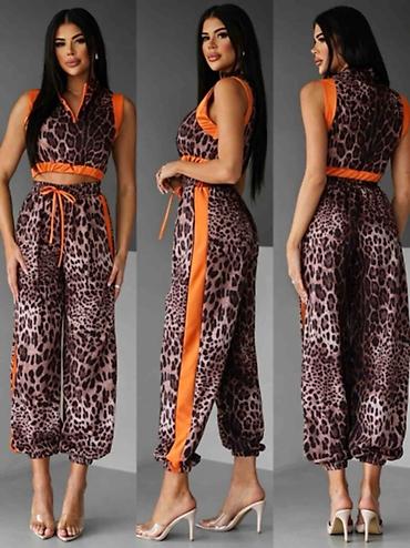 Kompleti: Damski komplet – prsluk top i pantalone sa animal printom
1900 din — 11