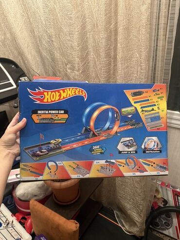 детские машин: Игровой набор Hot Wheels "Inertia Power Car" представляет собой