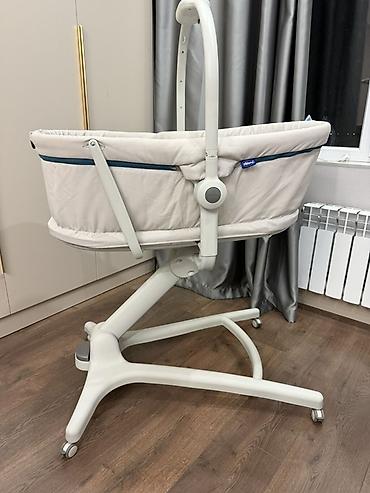 ванна для купания малыша: Детская колыбель-качалка Chicco Baby Hug 4 в 1 на колесиках и в — 1