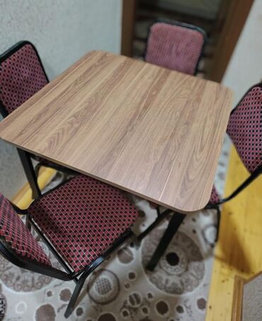 пластиковые столы и стулья бишкек: Mətbəx üçün, İşlənmiş, Dördbucaq masa, 4 stul