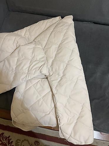 Демисезонные куртки: Куртка Uniqlo Размер XL Новая, отдам за 4500 сом, срочно!!!! В — 7