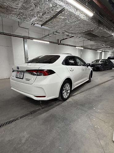Toyota: Toyota Corolla: 2021 г., 1.8 л, Вариатор, Гибрид, Седан — 3