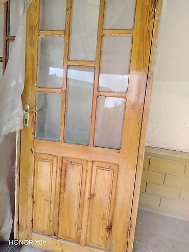 Şüşəli taxta qapı - Material: təbii ağac (laklı) - Dizayn: yuxarı