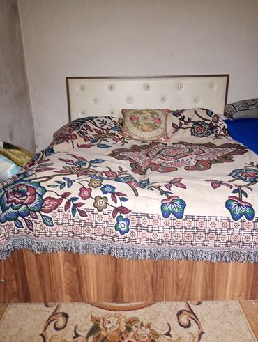 мебель для спальни бу: İki nəfərlik yataq dəsti - Ölçü: təxmini king/queen ölçülü iki at lalafo.az мебель для спальни бу: İki nəfərlik yataq dəsti - Ölçü: təxmini king/queen ölçülü iki