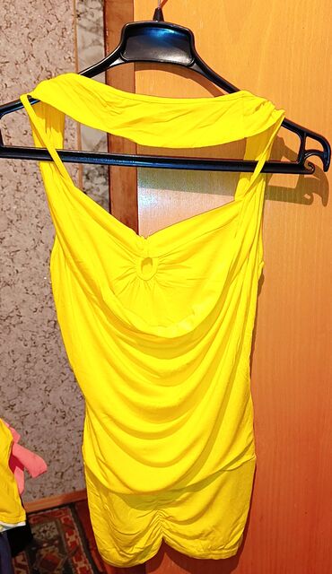 Köynək və bluzalar: S ölçü.Cox az geyinilib.demek olar tezedir.on manata qədər mal — 2