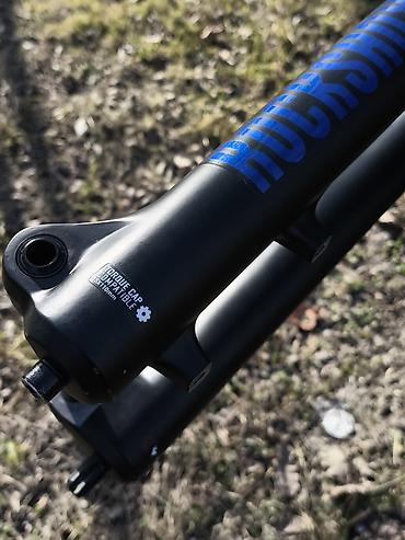 воздушный вилка: Вилка для МТБ RockShox Gold 35 RL 140mm. Состояние вилки:Идеальное — 9