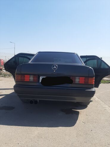 190 azn kart: Mercedes-Benz 190: 2 l | 1992 il Sedan