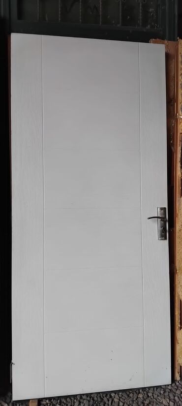 qapı otaq: 3 eded var 80 x 206 90x 206 1.m x 206 Biri 85 azn cercive nalicniki