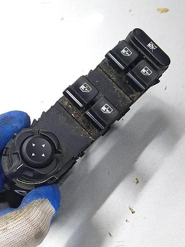 garmin srbija: Alfa Romeo Giulietta prekidaci stakla na vozacevoj strani. Alfa Romeo — 2
