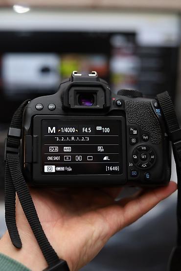 mini dv kamera: Canon EOS 800D DSLR fotoaparat. Səliqəli işlədilib .Real alıcı — 2