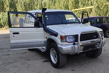 мигалка на авто: Mitsubishi Pajero: 1993 г., 3 л, Механика, Бензин, Внедорожник — 2