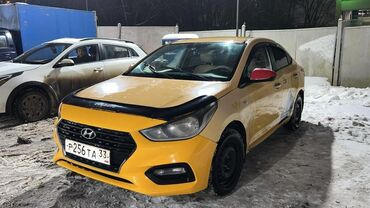 продаю или меняю на дом: Автомобиль Hyundai Solaris желтого цвета, оснащенный черной защитной