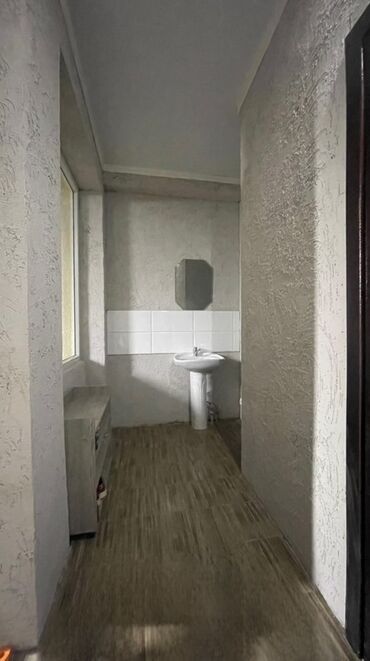 Долгосрочная аренда домов: 220 м², 8 комнат, Утепленный, Балкон застеклен, Кондиционер at lalafo.kg — 9 Долгосрочная аренда домов: 220 м², 8 комнат, Утепленный, Балкон застеклен, Кондиционер — 9