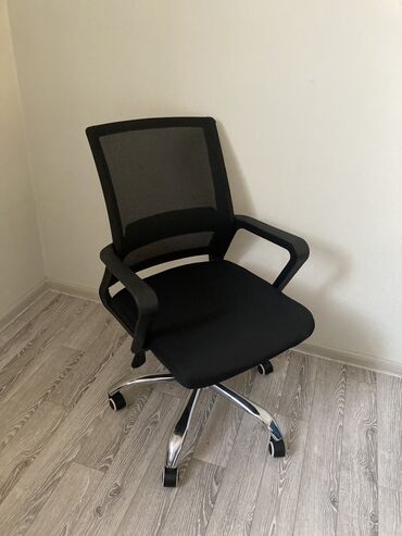 офисные стуль: Кресло-качалка, Офисное, Б/у
