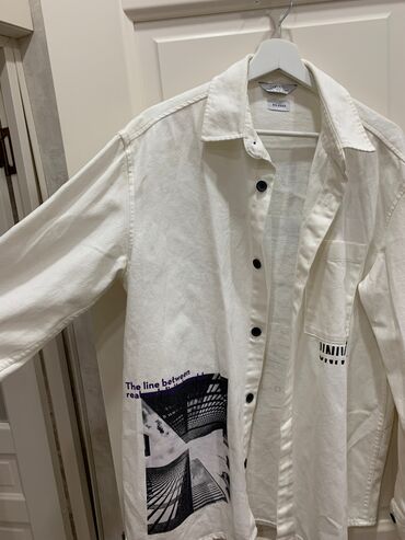 белые кофты: Рубашка джинсовая DeFacto relaxed 

состояние идеальное 

размер M