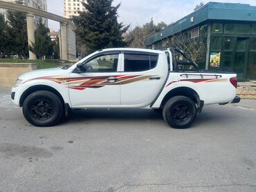 Mitsubishi: Mitsubishi L200: 2.5 l | 2013 il 300000 km Pikap