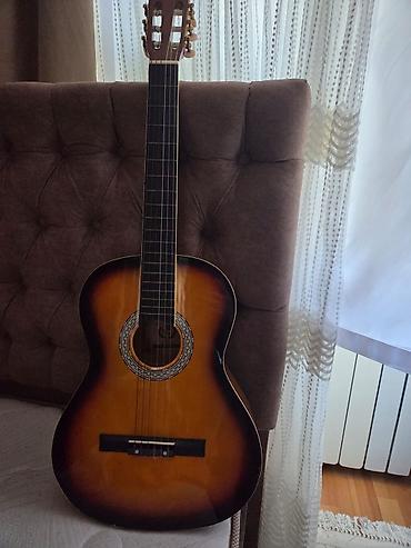 zeng ucun gitara: Aynur 4540💫✍️
Gitara yenidir. 110 azn. Ünvan Əhmədli🤍 — 1