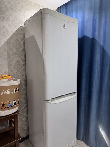 обогреватель настенный: Холодильник Indesit, Б/у, Двухкамерный, 190 *