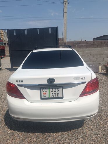 бмв м5 ф90 компетишн цена бишкек: Белый электрический седан BYD e5 с тонированными задними стеклами и