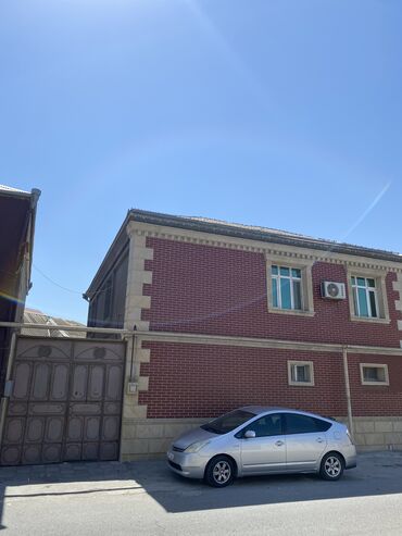 bakixanovda heyet evleri satilir: Bakıxanov qəs. 7 otaqlı, 220 kv. m, Kredit var, Yeni təmirli