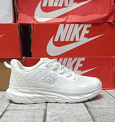 24 akcija: Skechers 
Brojevi od 36 do 41
Cena 3.300 din — 1